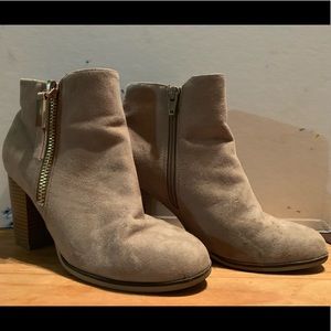 Women’s heel boots tan zip up cute fall classy